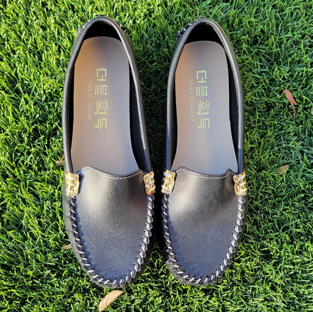 Leather Loafers - black with gold clips